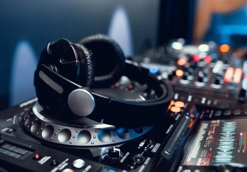 DJ-Headphones-1024x682